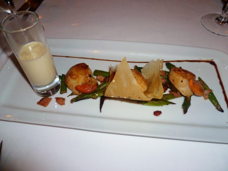 Scallops with Asparagus tips and a veloute